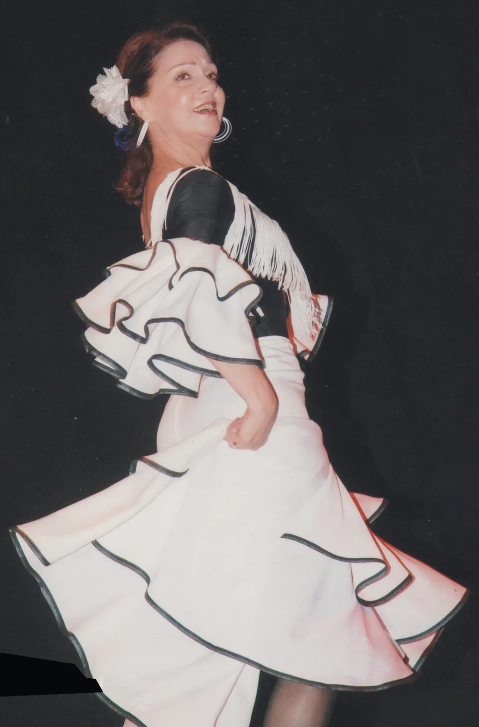 Teresita en una presentación de danza española